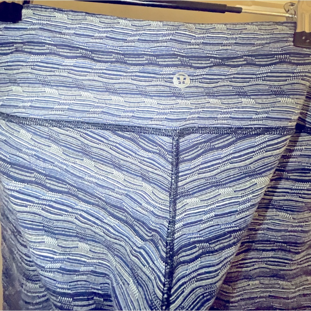 Lululemon active leggings, blue pattern